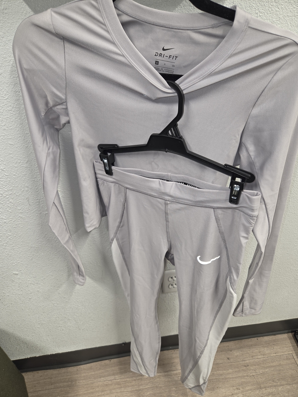 Nike Metallic Silver DriFIT Set – Long Sleeve Top & Leggings – Size Small